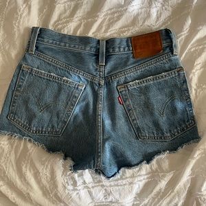 Levi denim shorts!!